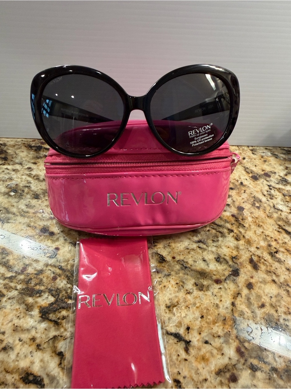 Revlon women’s sunglasses brand new comes lens cloth and case